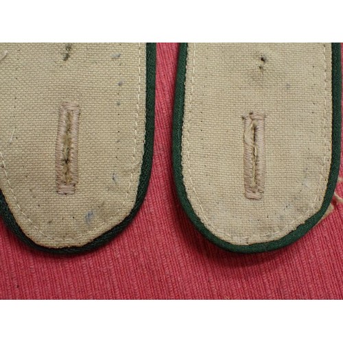 39 - WW2 German mountain troops, tropical shoulder straps

Matched pair. Quite worn and frayed, but not d... 