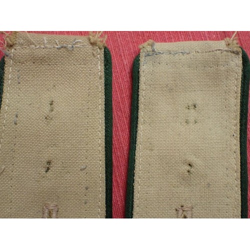 39 - WW2 German mountain troops, tropical shoulder straps

Matched pair. Quite worn and frayed, but not d... 
