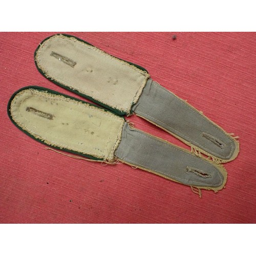 39 - WW2 German mountain troops, tropical shoulder straps

Matched pair. Quite worn and frayed, but not d... 