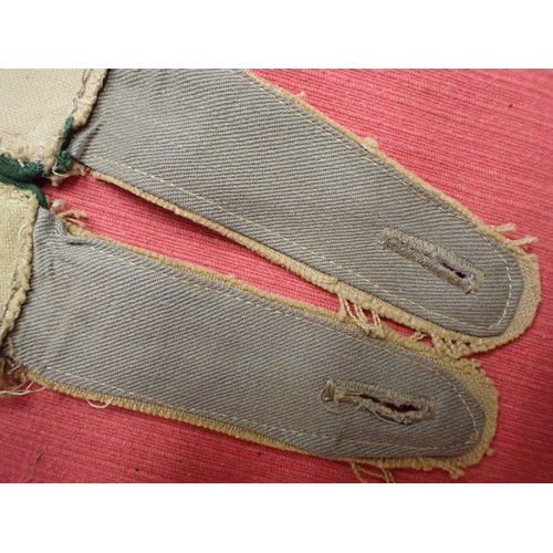 39 - WW2 German mountain troops, tropical shoulder straps

Matched pair. Quite worn and frayed, but not d... 