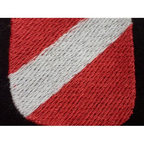 40 - WW2 German Waffen-SS Latvian volunteer div patch

Stitched shield on black woollen backing. Very goo... 