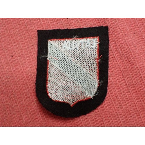 40 - WW2 German Waffen-SS Latvian volunteer div patch

Stitched shield on black woollen backing. Very goo... 