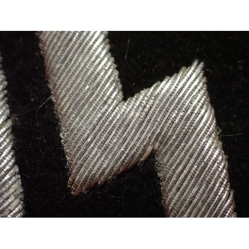44 - WW2 German Waffen-SS officers' runic collar tab

Tab in very good condition, only minimal wear to th... 