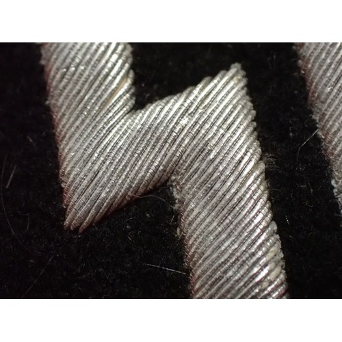 44 - WW2 German Waffen-SS officers' runic collar tab

Tab in very good condition, only minimal wear to th... 