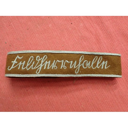 50 - 3rd Reich SA Feldherrnhallen cuff title

Grey stitched script on a brown woollen band. Aluminium wir... 