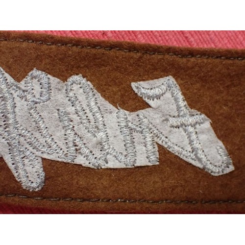 50 - 3rd Reich SA Feldherrnhallen cuff title

Grey stitched script on a brown woollen band. Aluminium wir... 