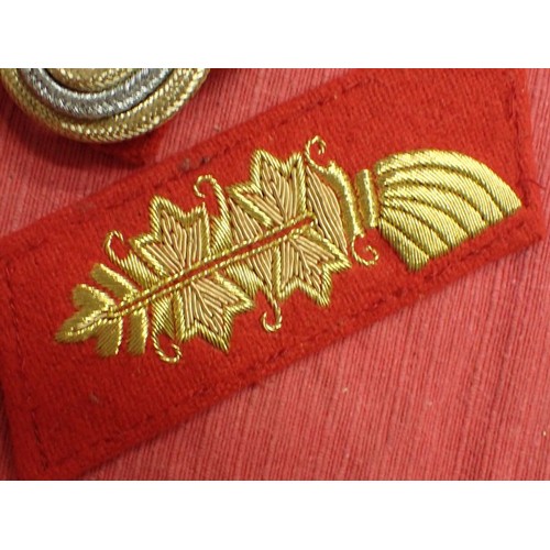52 - WW2 German Major-General shoulder straps and collar tabs

A matching set in excellent clean conditio... 