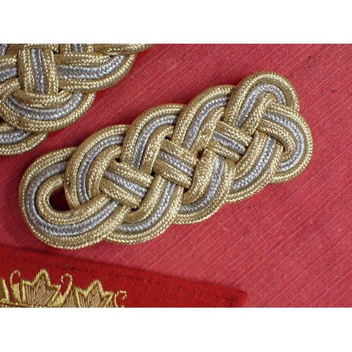 52 - WW2 German Major-General shoulder straps and collar tabs

A matching set in excellent clean conditio... 