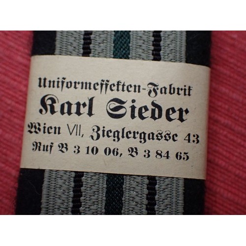60 - 3rd Reich German pair of unissued army collar tabs.

Old-new stock. Still in their maker's dispatch ... 