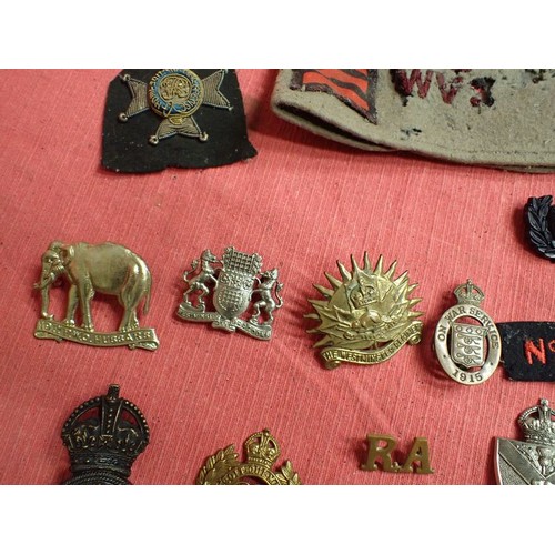A collection of WW1 and WW2 British badges Someone's past collection ...