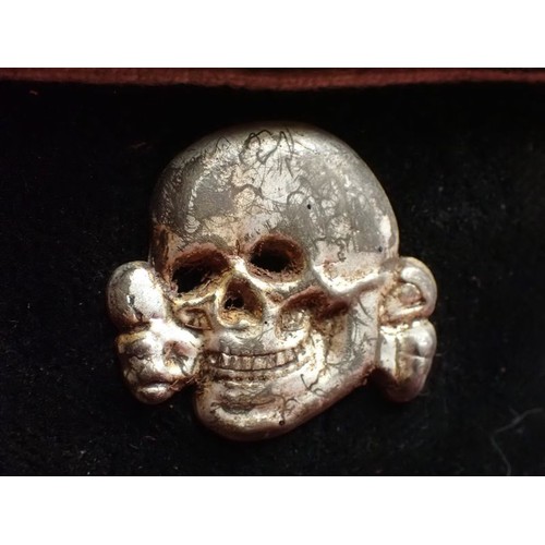 308 - WW2 German Waffen-SS infantry visor cap

Waffen-SS infantryman's visor cap by Erel. No moth nips to ... 
