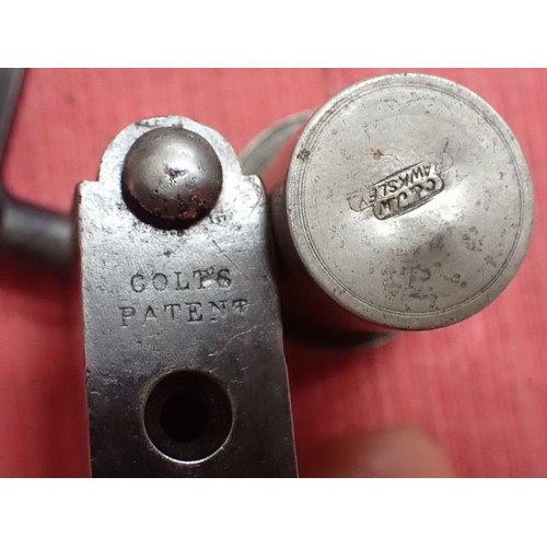 1 - Cased London Colt Navy revolver made in 1853

A very rare and complete set. One of the first-year-of... 