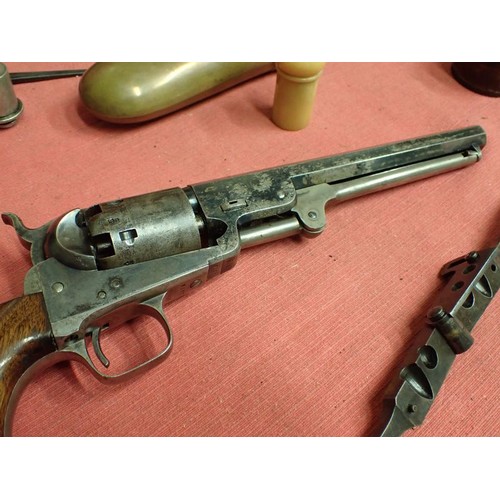 1 - Cased London Colt Navy revolver made in 1853

A very rare and complete set. One of the first-year-of... 