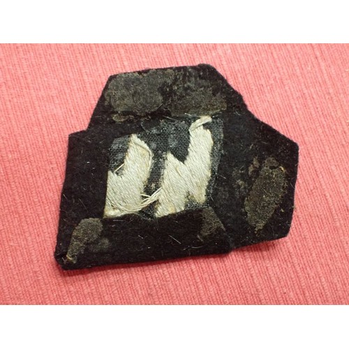 11 - WW2 Waffen-SS runic collar tab

Worn condition with slightly discoloured runes. Two of its flaps ope... 