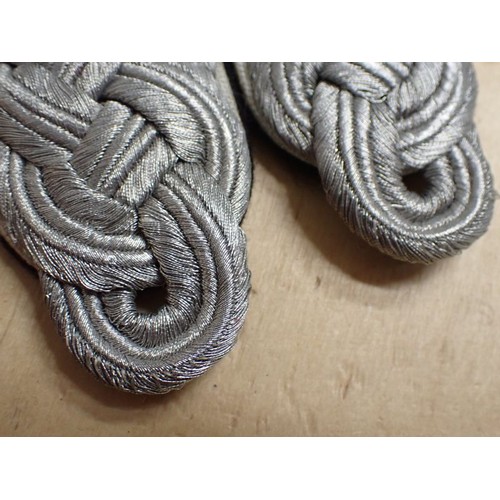 14 - WW2 German Waffen-SS infantry officer shoulder straps

White-piped SS officer straps. In good clean ... 