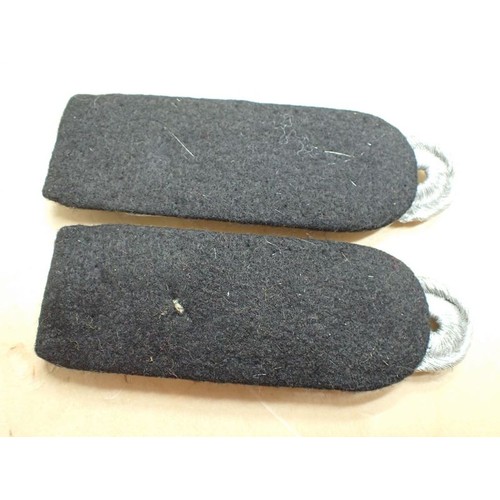 14 - WW2 German Waffen-SS infantry officer shoulder straps

White-piped SS officer straps. In good clean ... 