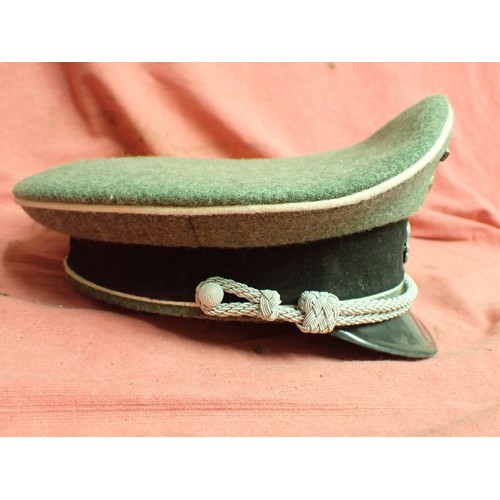 32 - German display / reenactment Waffen-SS infantry visor cap

Fine quality woollen cap with leather swe... 