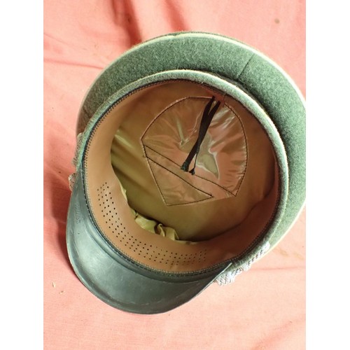 32 - German display / reenactment Waffen-SS infantry visor cap

Fine quality woollen cap with leather swe... 