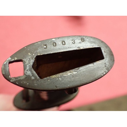 44 - WW2 Japanese N.C.O.s Katana sword

A good condition example with a near-mint blade, 703 mm long. Mat... 