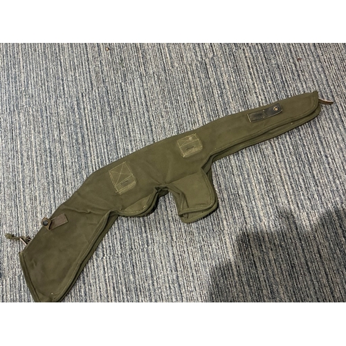 51 - WW2 US Armored Vehicle Cover for Thompson SMG

Very good condition - rare item - zip in good working... 