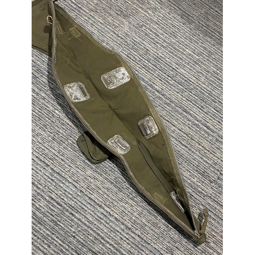 51 - WW2 US Armored Vehicle Cover for Thompson SMG

Very good condition - rare item - zip in good working... 