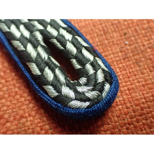 9 - WW2 German SA SHOULDER STRAP

BLUE EDGED STRAP WITH ALUMINUM WIRE TO THE FACING. 125 MM LONG