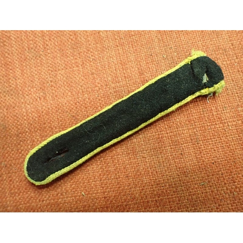 10 - WW2 German SA SHOULDER STRAP

YELLOW EDGED SLIM STRAP WITH ALUMINIUM WIRE AND BLACK FACING. 123 MM L... 