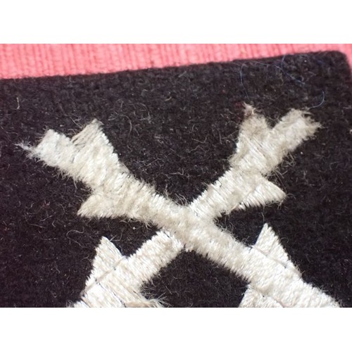 27 - WW2 Waffen-SS Wallonien division collar tab

Slight rubbing wear to the white stitched detailing. 70... 