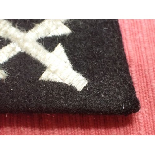27 - WW2 Waffen-SS Wallonien division collar tab

Slight rubbing wear to the white stitched detailing. 70... 