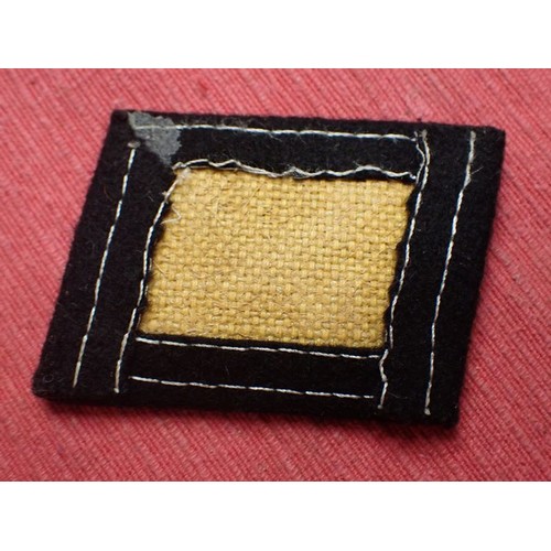 27 - WW2 Waffen-SS Wallonien division collar tab

Slight rubbing wear to the white stitched detailing. 70... 