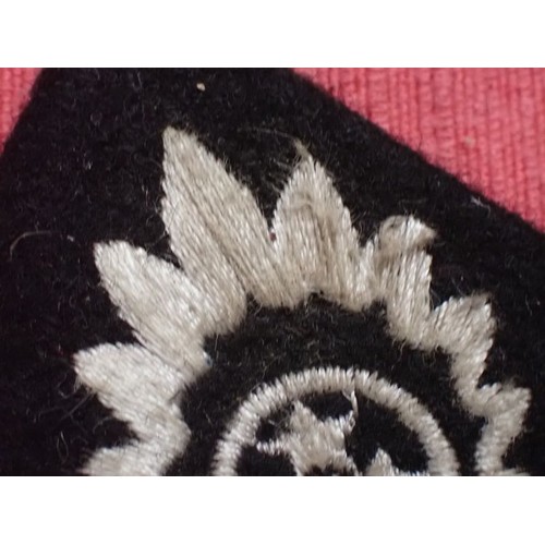 28 - WW2 Waffen-SS der SS Lettische division collar tab

Some light staining to the white stitching. 70 m... 