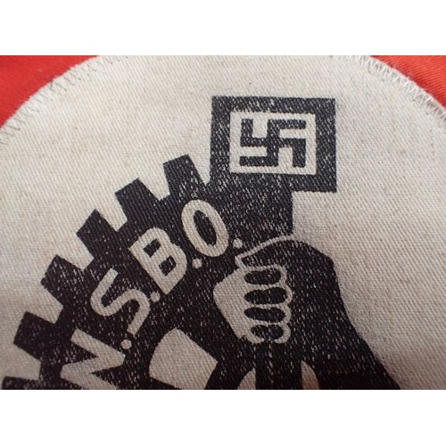 31 - WW2 German NSBO pennant

Pennant, 425 mm long. Two nickel-plated hanging loops. Separate rondel to e... 