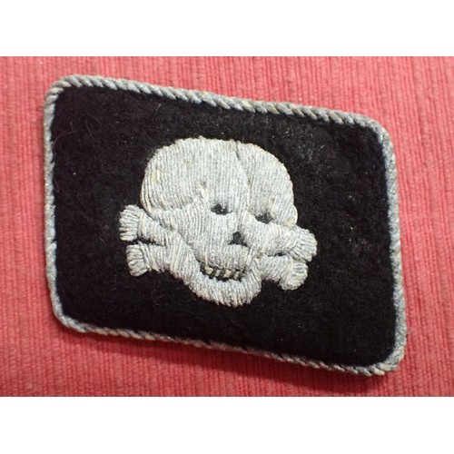 45 - WW2 German SS Officers'  collar tab

Very rare SS officer's Totenkopf collar tab. In good untouched ... 