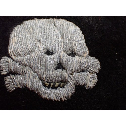 45 - WW2 German SS Officers'  collar tab

Very rare SS officer's Totenkopf collar tab. In good untouched ... 