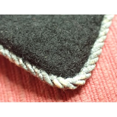 45 - WW2 German SS Officers'  collar tab

Very rare SS officer's Totenkopf collar tab. In good untouched ... 