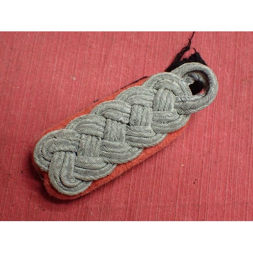 46 - WW2 German Waffen-SS Panzer Major's shoulder strap

Shows wear and service use, but no moth nips.