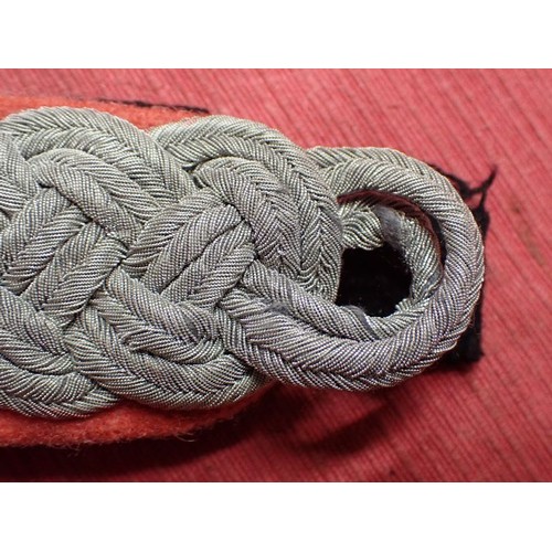 46 - WW2 German Waffen-SS Panzer Major's shoulder strap

Shows wear and service use, but no moth nips.