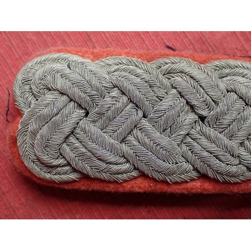 46 - WW2 German Waffen-SS Panzer Major's shoulder strap

Shows wear and service use, but no moth nips.