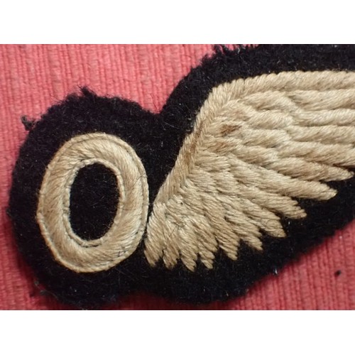 47 - WW2 RAF Observer's wing badge

Padded stitched wing. 86 mm across. Some mild staining to the white t... 