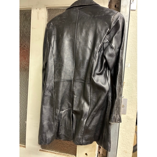 56 - Vintage Womens Size 12 Leather Coat

Dirt from long term storage - ex theatrical use - worn but no m... 