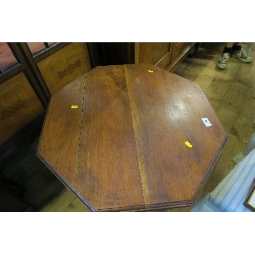 100 - A CENTRE TABLE, DIAMETER 26.5INS X HEIGHT 26.5INS