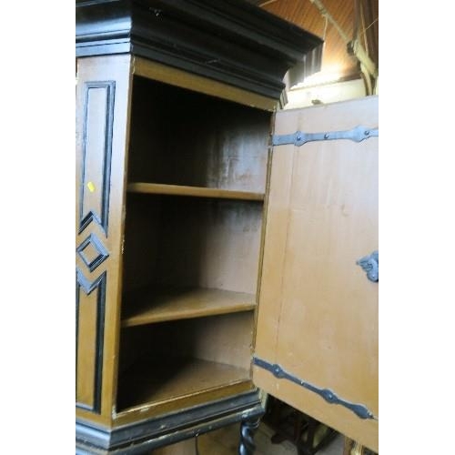 124 - A SWEDISH STYLE CORNER CUPBOARD ON STAND, HEIGHT 78INS X WIDTH 30INS X DEPTH 24INS