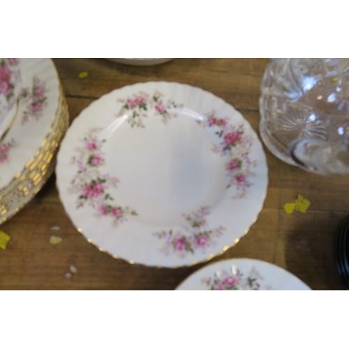 161 - A COLLECTION OF ROYAL ALBERT LAVENDER ROSE DINNER WARE, INCLUDING BOWLS, PLATES, ETC. (36293)