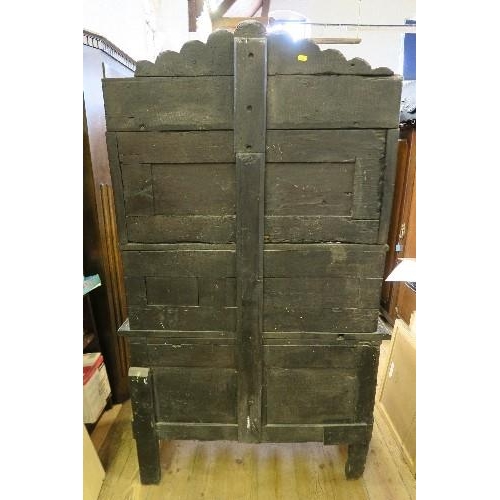 2 - AN ANTIQUE OAK CHIFFONIER, HAVING CARVED DECORATION ALL OVER, WIDTH 39INS X DEPTH 18.5INS X HEIGHT 6... 