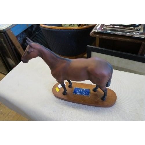 202 - A BESWICK CONNOISSEUR MODEL OF ARKLE, CHAMPION STEEPLE CHASER, HEIGHT 12INS X LENGTH 12.5INS