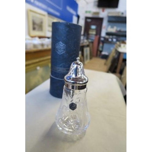 218 - A BOXED STUART CRYSTAL SUGAR SIFTER, HEIGHT 7.5INS, TOGETHER WITH A THOMAS WEBB BOXED TANKARD, HEIGH... 