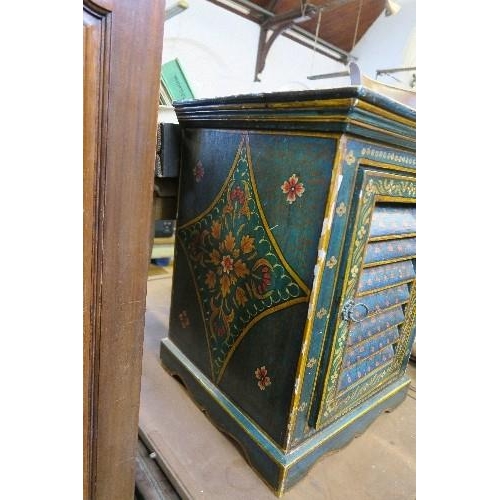 25 - A CONTINENTAL STYLE PAINTED CABINET, HEIGHT 23.5INS X WIDTH 18INS X DEPTH 17INS