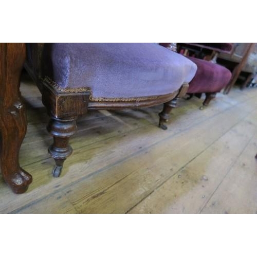 33 - A LATE VICTORIAN / EARLY EDWARDIAN DEEP BUTTON BACK OPEN ARMCHAIR