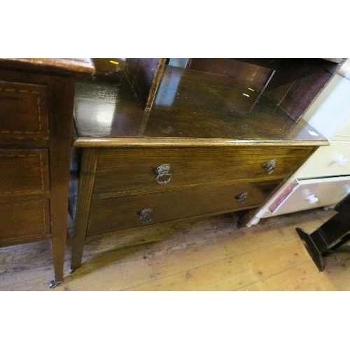 35 - AN EDWARDIAN SIDEBOARD AND DRESSING TABLE, TOGETHER WITH A CHEST OF DRAWERS AND SET OF SHELVES