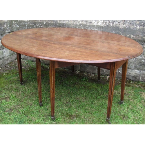 17 - A Georgian mahogany drop leaf wake table, fitted with an end drawer to one end, raised on eight reed... 